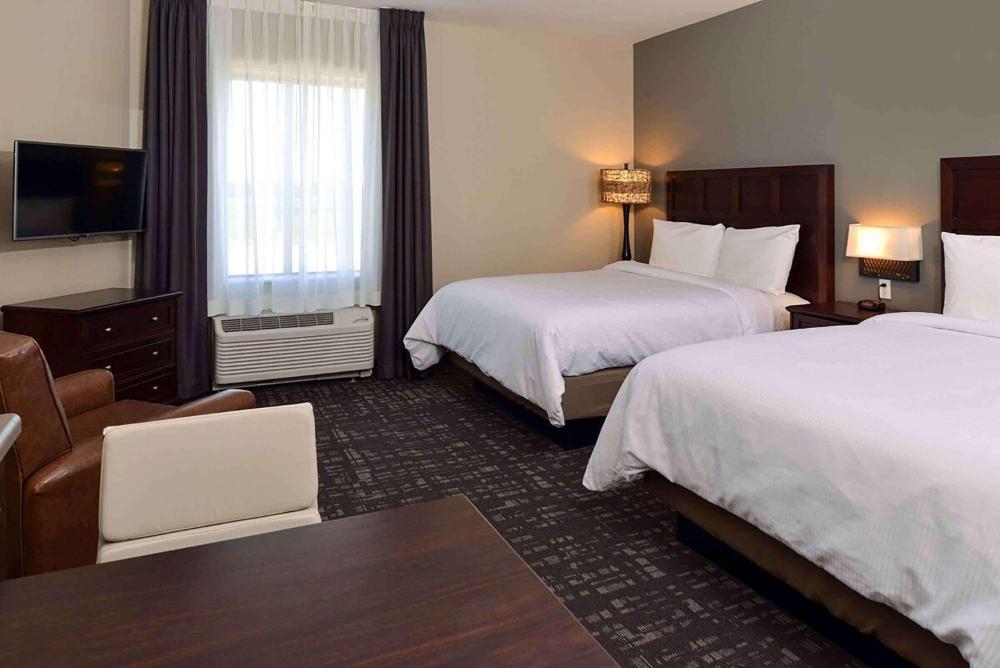 Standard Studio 2 Queen Beds Non-smokng Hearing interior